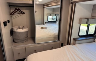 2026 31ft Coachmen 29KB - Sleeps 8
