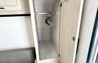 2023 easy to pull sleeps 8 17 ft bunk house