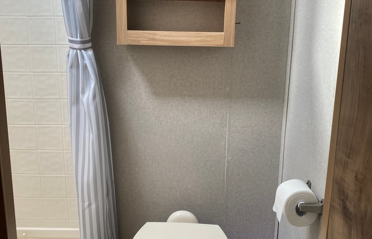 BATHROOM WITH LOTS OF STORAGE.