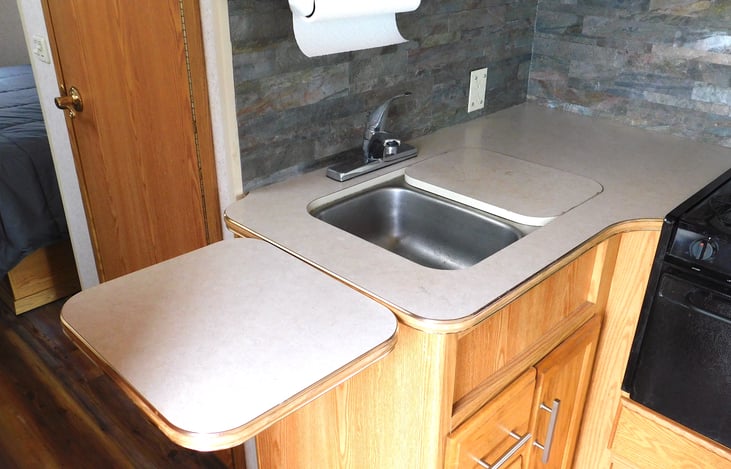 Double SS sinks & cutting board