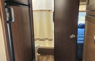 Neat 24ft class C, easy, comfy getaway!