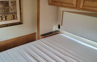 Class A Winnebago drives easy, sleeps 5