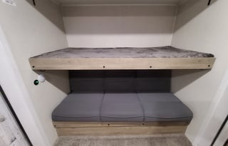 SLEEPS 9 100 weekday special, HUGE Temp housing