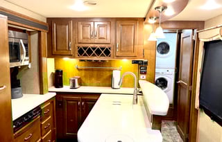 Challenger Luxury Class A Sleeps 4