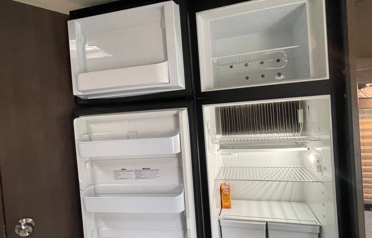 Freezer and fridge. Lots of space