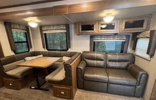 Great Family Friendly Camper With Bunkroom