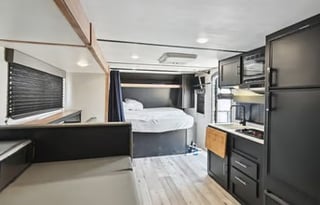 2022 Keystone Springdale 1860SS: Light, Spacious
