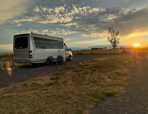 Airstream RV Atlas Murphy Suite