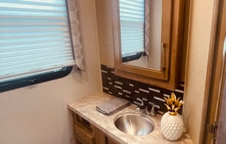 2020 Entegra Odyssey 32' Near Ohio Parks