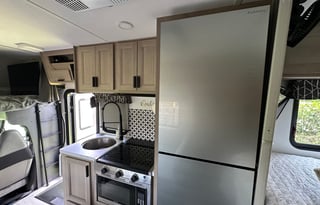 Adventure in Lulu the RV- 25 ft Sunseeker LE