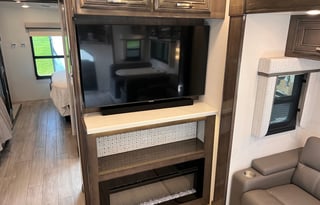 2023 Entegra Coach Accolade XL 37L