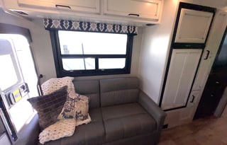 Rare King Bed | Auto Leveling | Easy to Drive