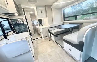 C4-*NEW* 2023 Prism Mercedes Luxury Rv - Sleeps 6