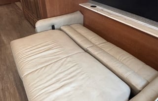 Class A Bounder 2 Full Bath w/ King and Bunkhouse