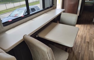 2017 Thor Motor Coach Miramar 34.3
