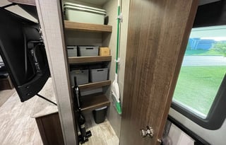 Tons of space/ sleeping option, 1600W solar system