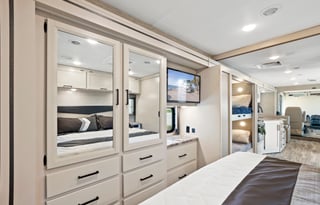Thor ACE RV: Bunk Beds, Pet-Friendly, Loaded