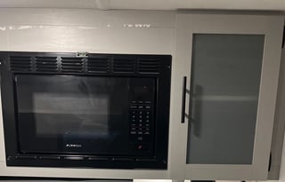 Razzmatazz RV Rental- Pet Friendly