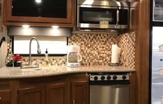 Glory Bound Adventure Coach *2 BATHROOMS*