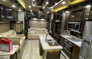 Luxury Pet Friendly RV priced to rent!!!!