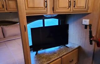 Beautiful 2011 Thor Four Winds Hurricane 32A