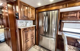 2012 Tiffin Phaeton 40 QTH, Pets and Kids Friendly