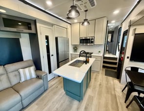 Alliance RV Valor 42V13