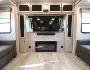 Forest River RV Rockwood Signature Ultra Lite 8324SB