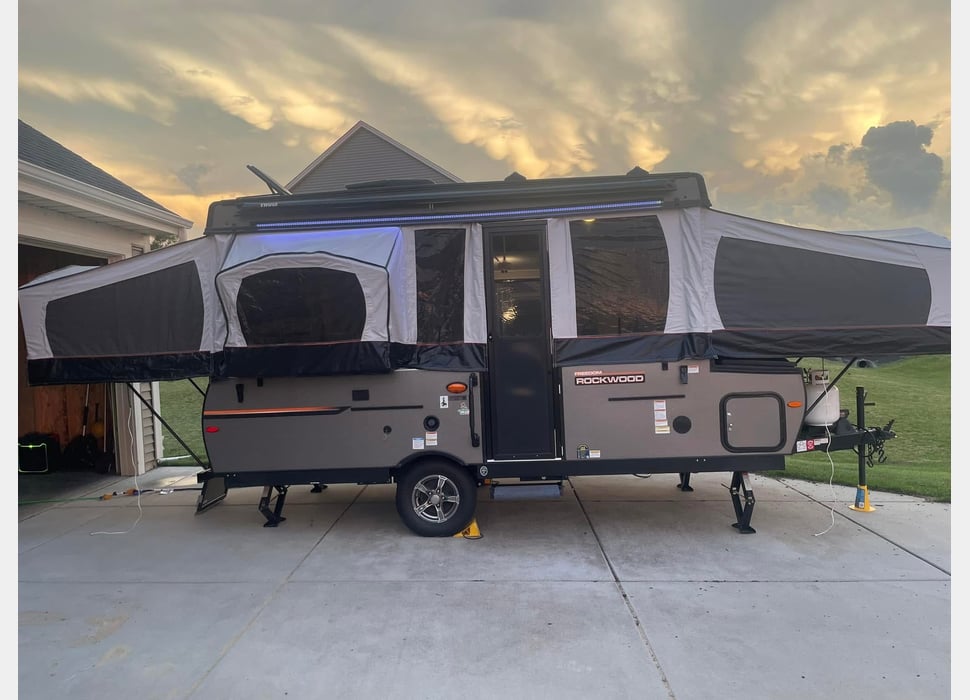 Pop-up Camper rentals in Elkhorn