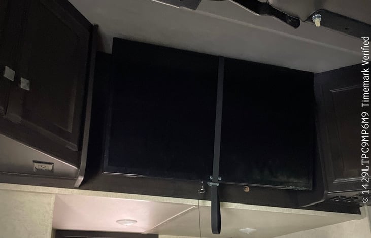 Garage tv.