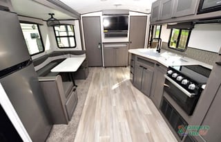 2022 Cruiser Embrace EL252