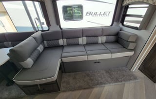 Ellie- 2023 Forest River RV EVO Lite 2750QBX