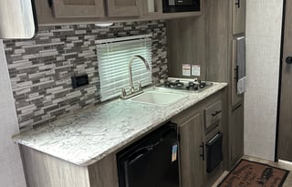 2021 Gulf Stream Enlighten 18BH