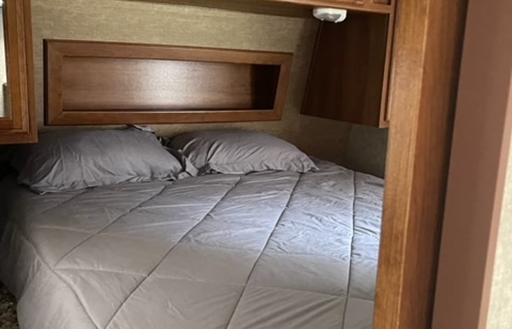 Master bedroom Queen bed