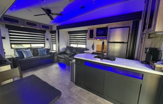 2022 Cherokee Arctic Wolf 3660 Suite