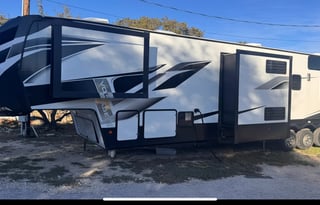 2022 Dutchmen Voltage 3911