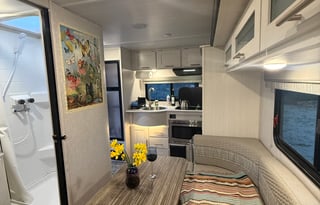 Honey Pod | Couples Solar Escape '22 Rpod