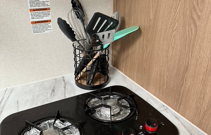 Stovetop and cooking utensils