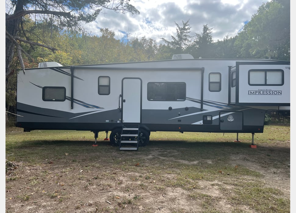 Fifth Wheel rentals in Paris