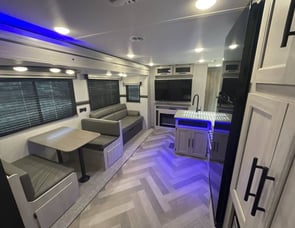 CrossRoads RV Zinger ZR390DB