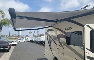 "Glam like New" 2021 Thor Axis. Free Parking