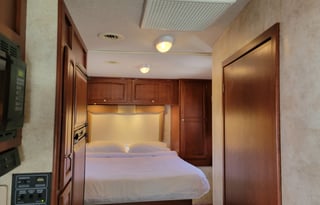 2013 Winnebago Chalet 26QR
