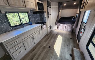 Wonderful Toyhauler that sleeps 5