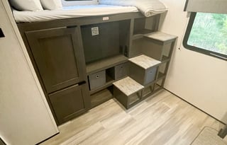 2022 Cruiser MPG Ultra Light King Bed Private Bunk