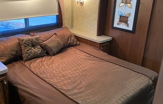 2013 Fleetwood RV Bounder 35K