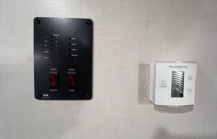 Air/heat controls and tank level monitoring system