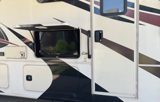 2018 Coachmen Forest River SLMO1644