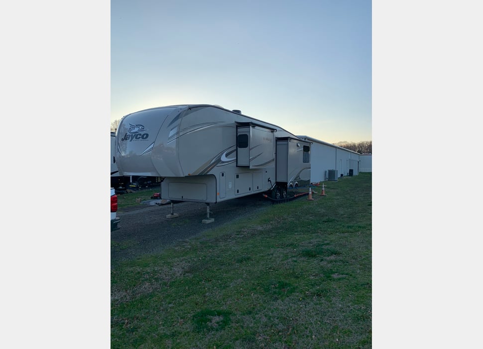 Fifth Wheel rentals in Ararat