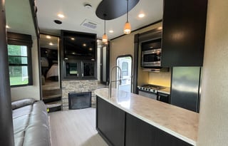 2018 Dutchmen Voltage 3305 Toyhauler