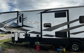 2021 fusion all seasons toy hauler Glamper